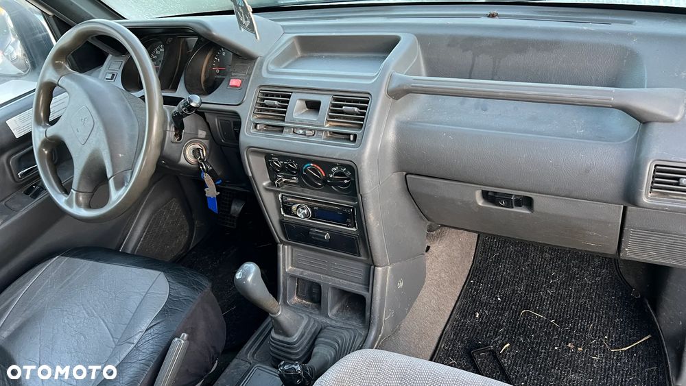 Mitsubishi Pajero - 10