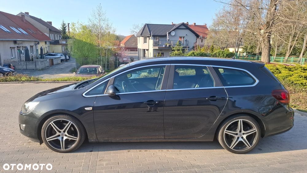 Opel Astra 1.6 Turbo 150 Jahre - 5