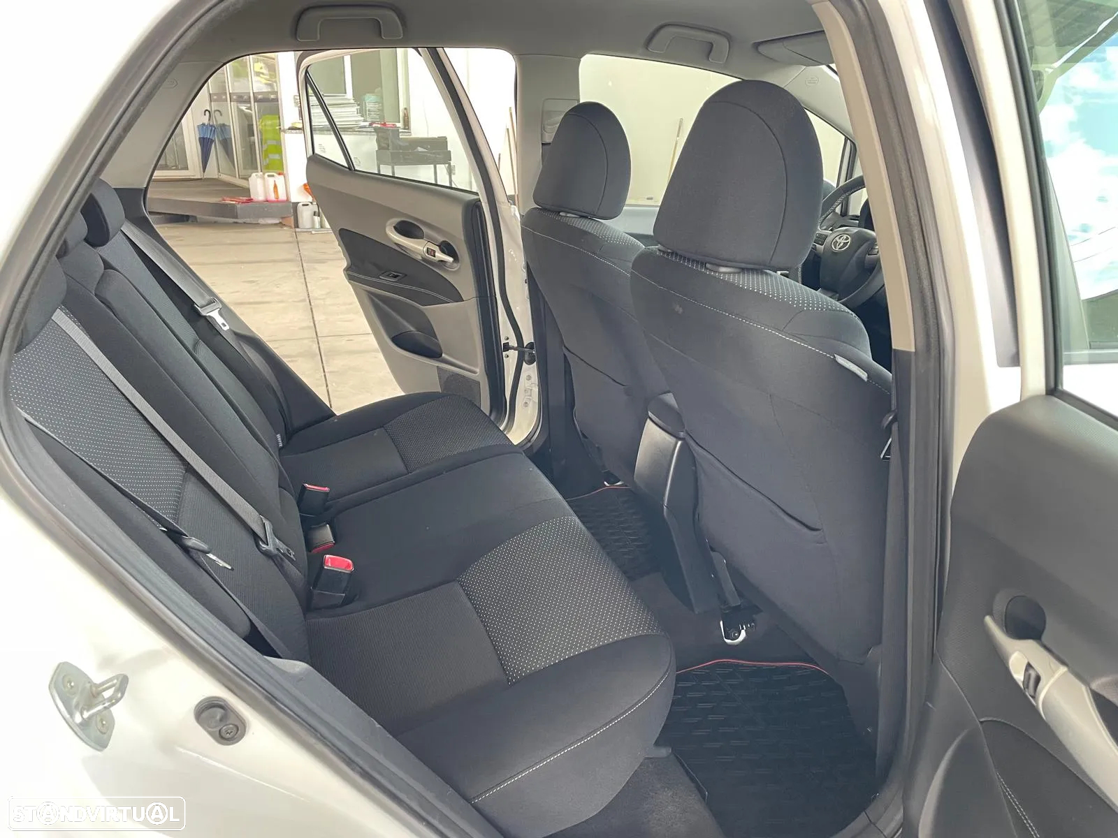 Toyota Auris 1.4 D-4D Exclusive - 32