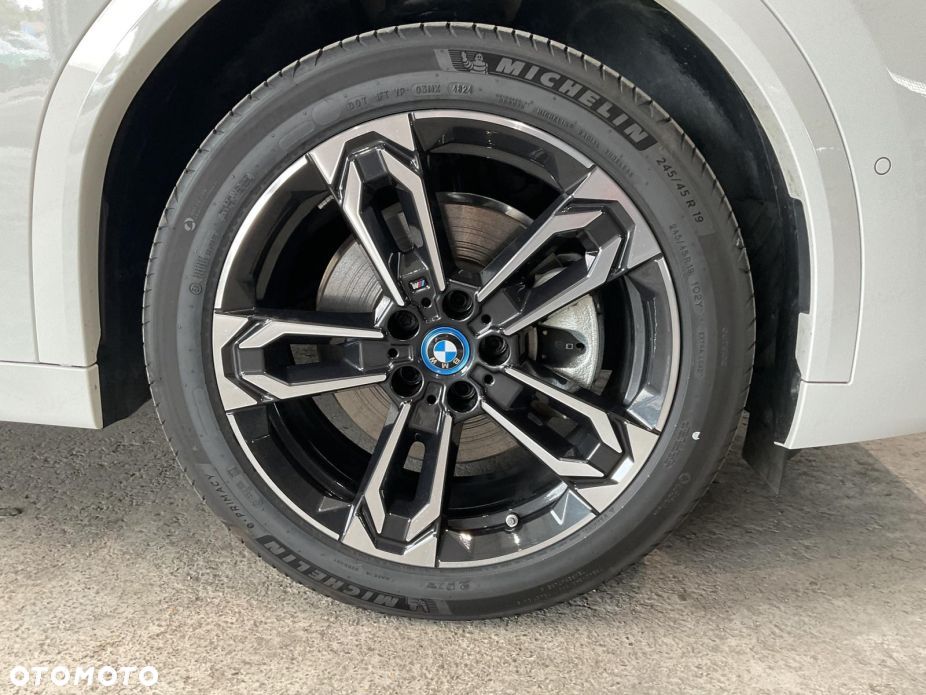 BMW iX2 - 13