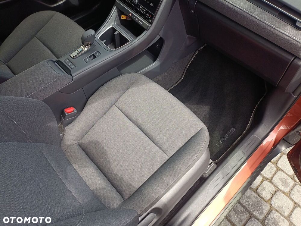 Lexus LBX 1.5 Hybrid - 10