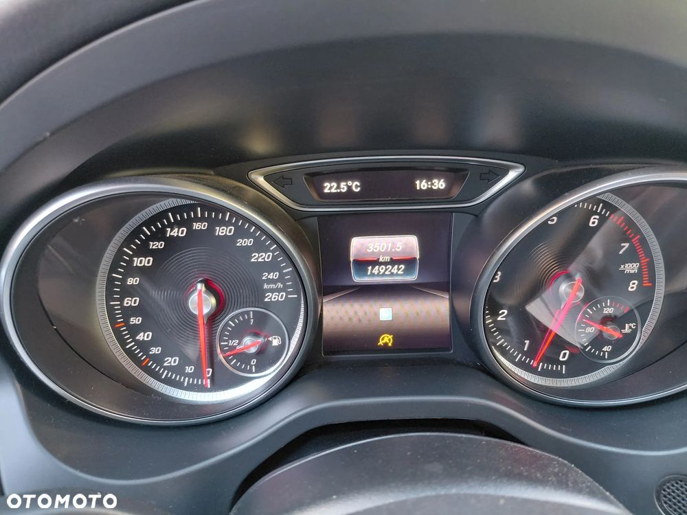 Mercedes-Benz GLA 180 Style - 11