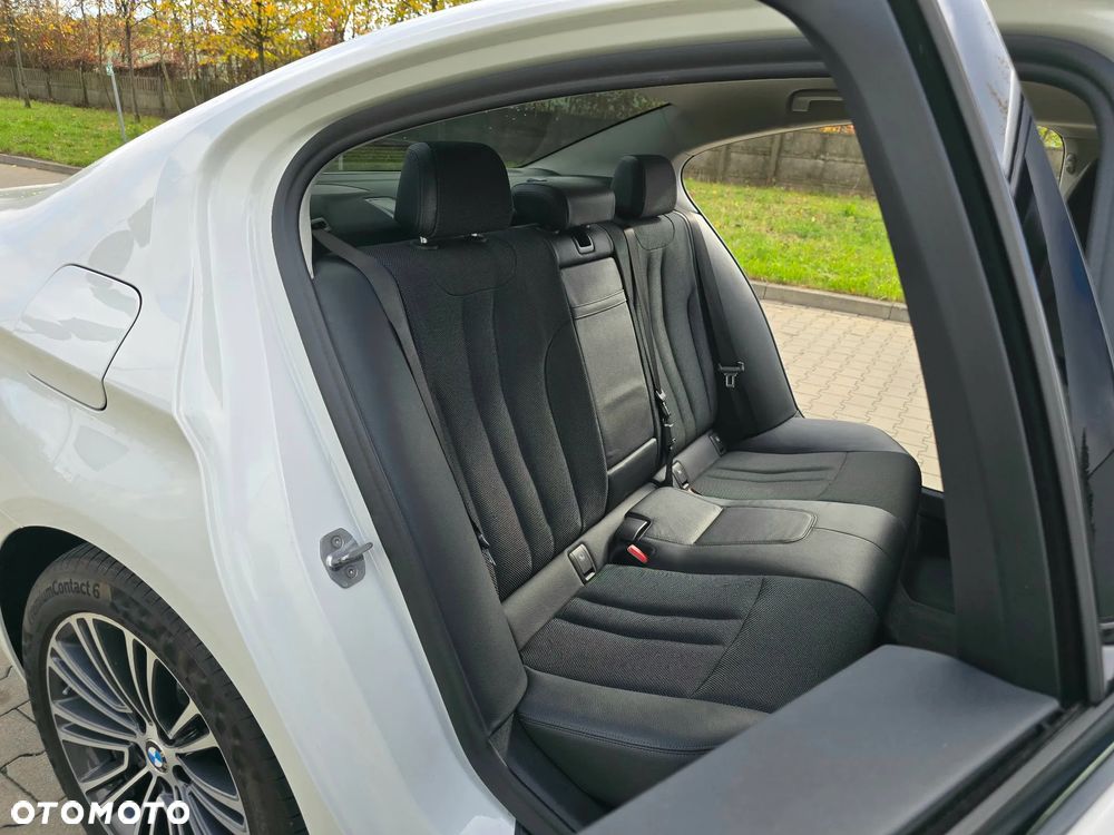 BMW Seria 5 ver-530e-iperformance-luxury-line-sport - 18