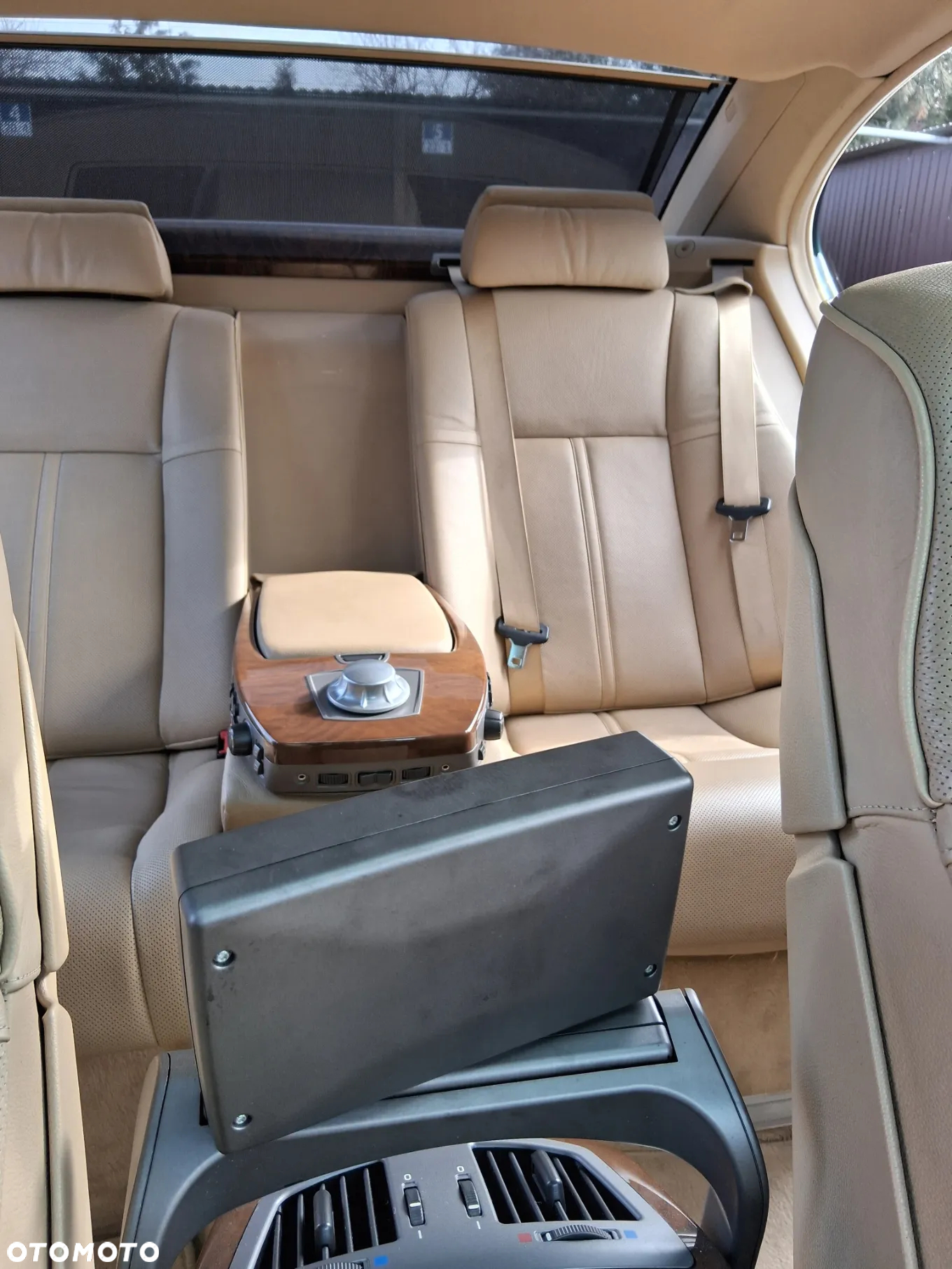 BMW Seria 7 745Li - 24