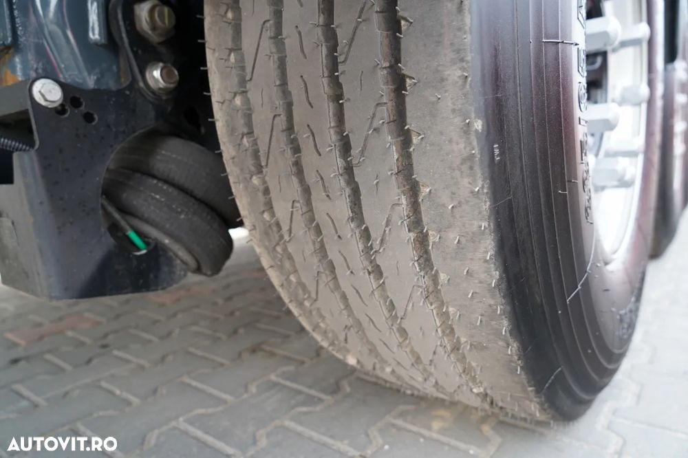 LeciTrailer CORTINĂ / STANDARD / PODEA PUTERNICĂ / AXĂ RIDICATĂ / ANVELOPE 100% / AXE - 25