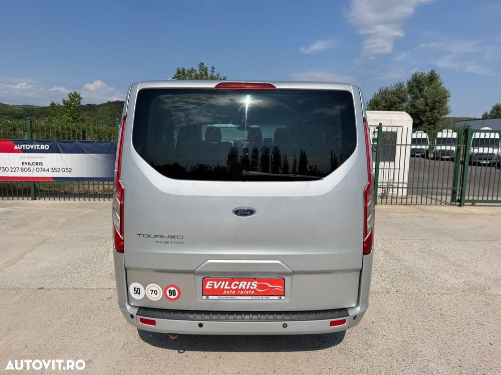 Ford Tourneo Custom - 11