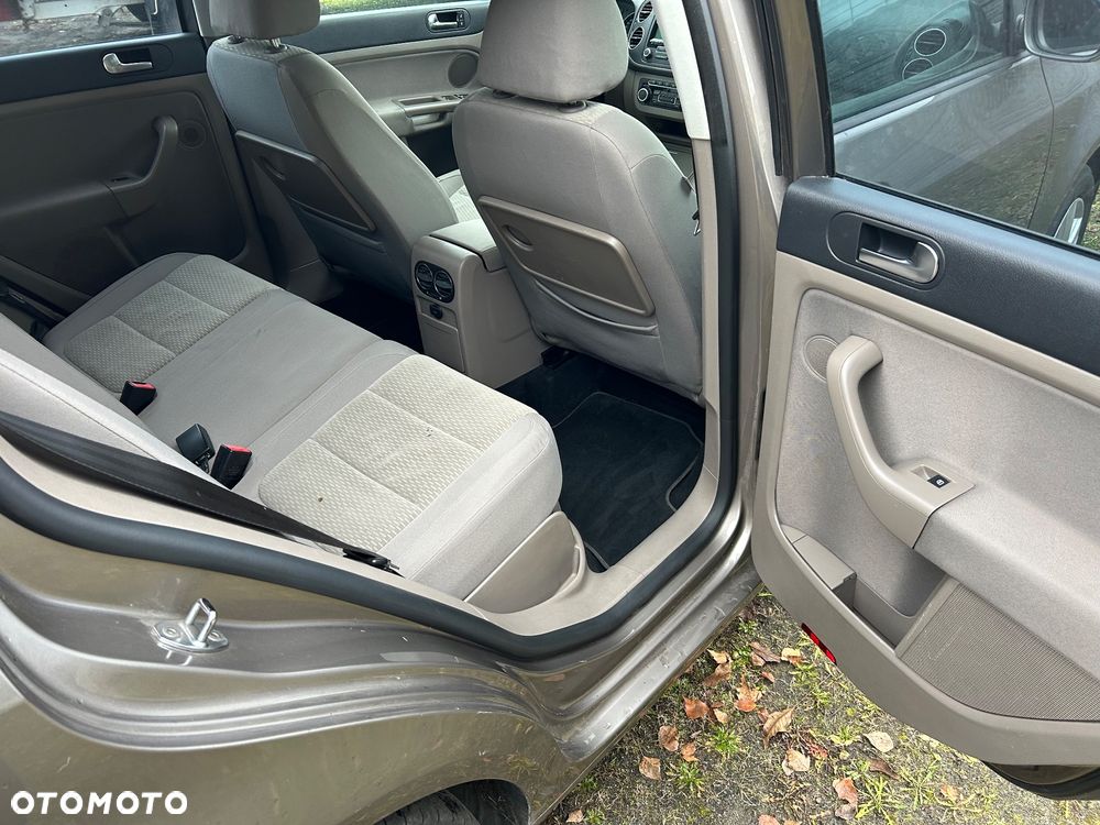 Volkswagen Golf Plus 1.6 TDI BlueMot Comfortline DSG - 16