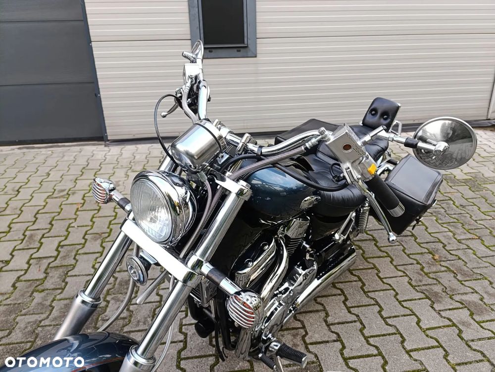 Suzuki Intruder - 13