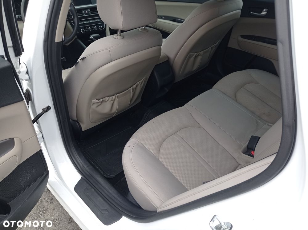 Kia Optima - 11