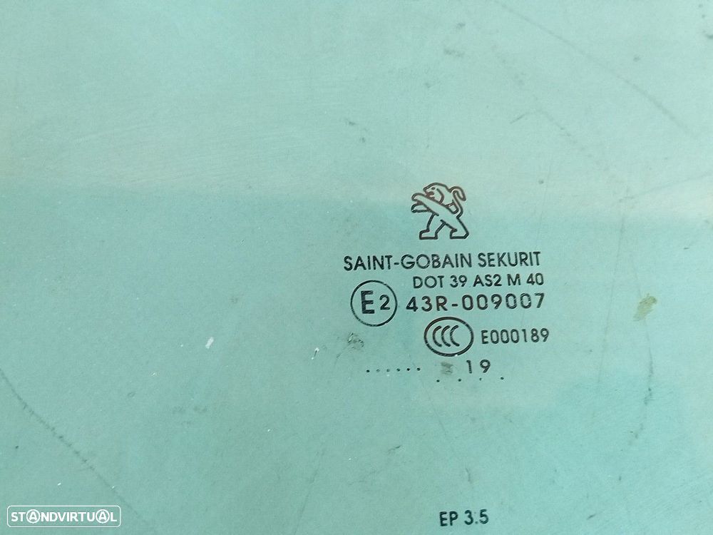 Vidro porta frente esquerda PEUGEOT 208 - 2
