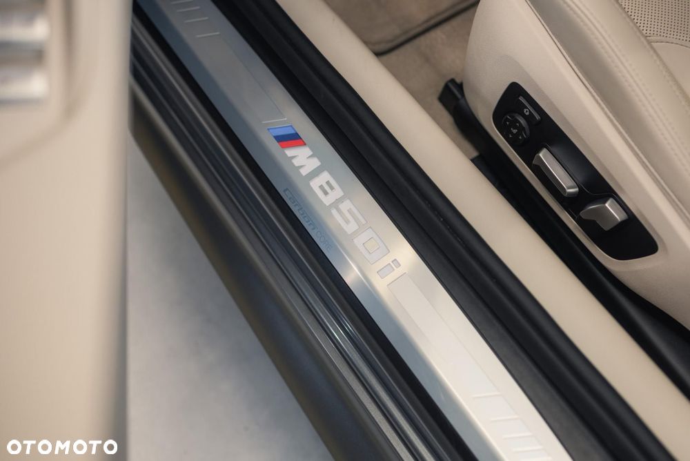 BMW Seria 8 M850i xDrive - 33