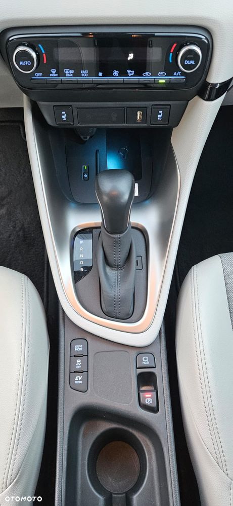 Toyota Yaris Hybrid 1.5 Executive - 16