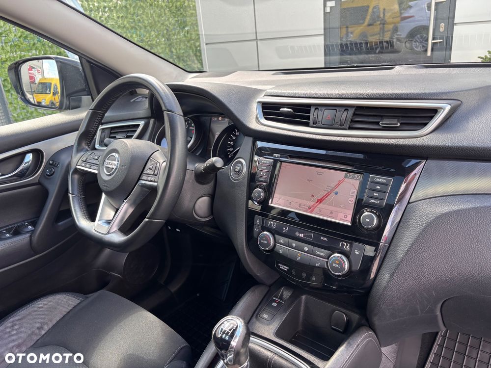 Nissan Qashqai 1.3 DIG-T N-Connecta - 24