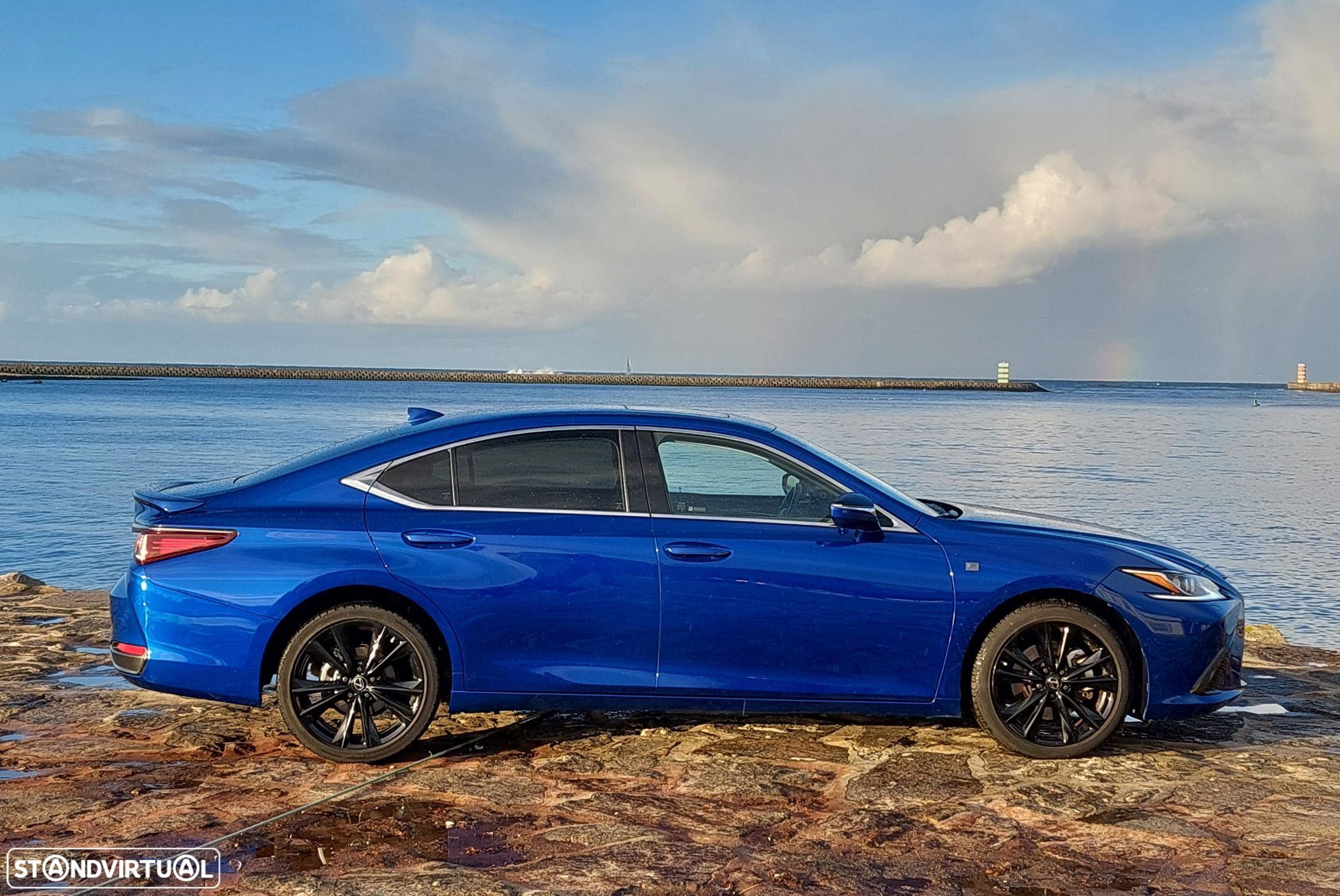 Lexus es-300h Sport - 11