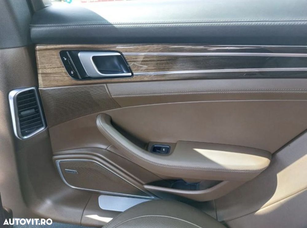 Porsche Panamera 4 - 11