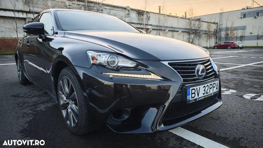 Lexus Seria IS 300h Aut. Executive - 1