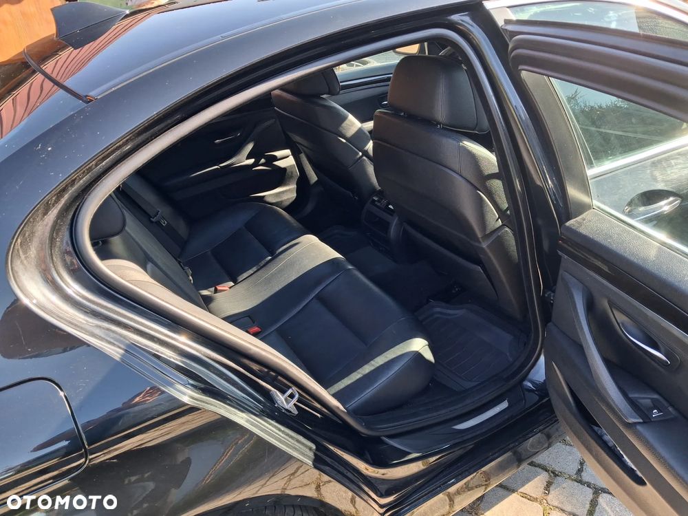 BMW Seria 5 528i xDrive Luxury Line - 11