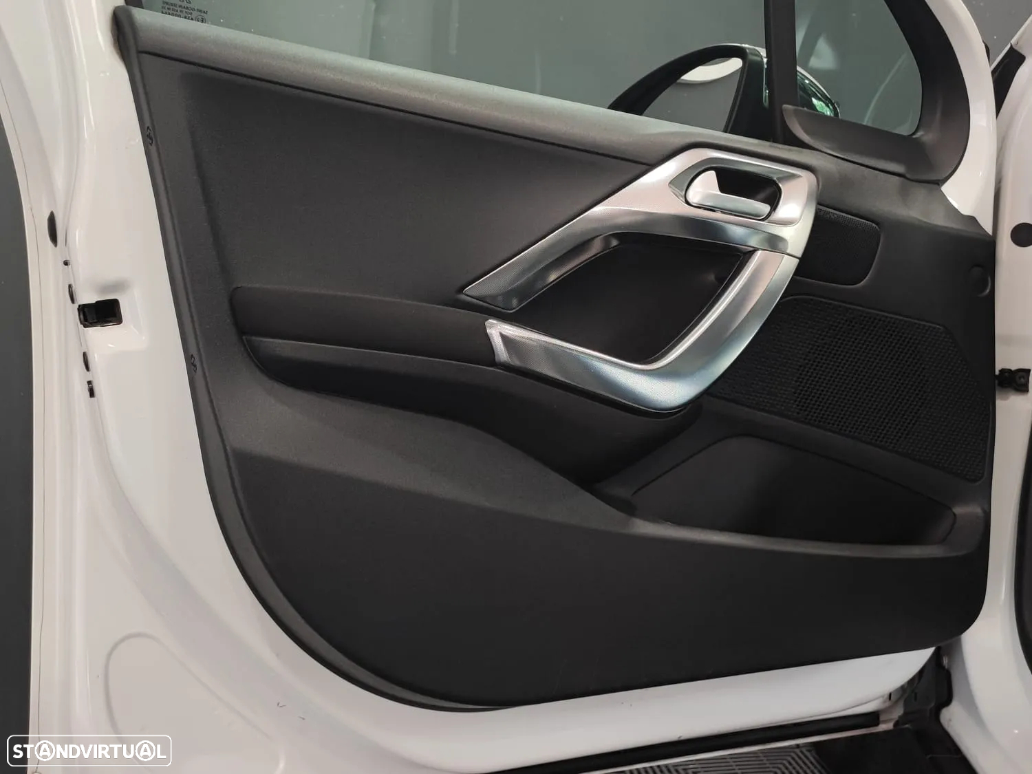 Peugeot 2008 1.4 HDi Allure - 23