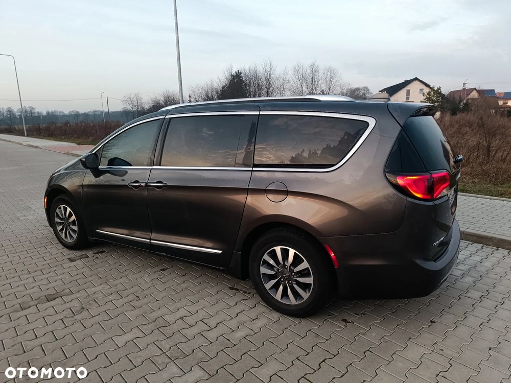 Chrysler Pacifica - 4