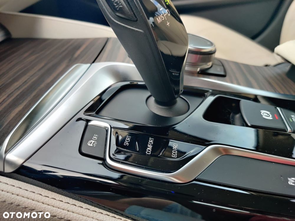 BMW Seria 5 520d xDrive Luxury Line - 26