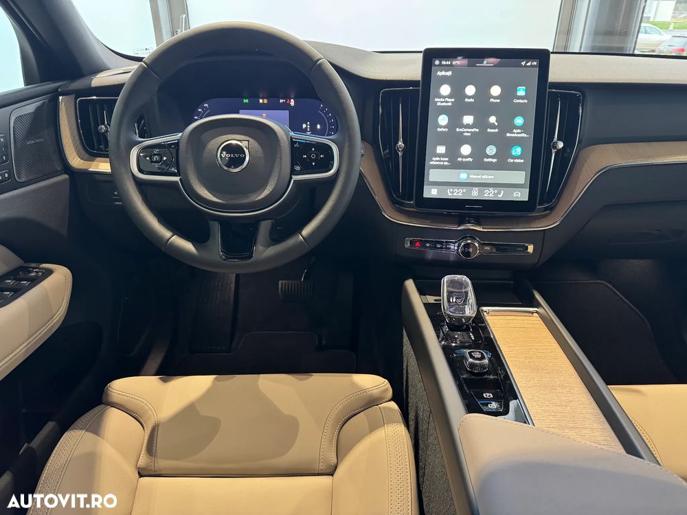 Volvo XC 60 B5 AT AWD MHEV Plus Dark - 12