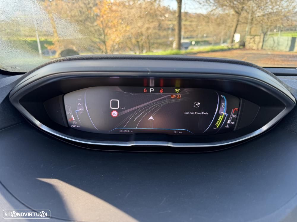 Peugeot 5008 1.2 Hybrid Allure Pack e-DCS6 - 22