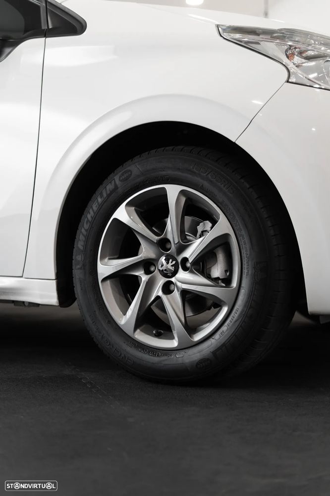 Peugeot 208 1.2 VTi SE Style - 20