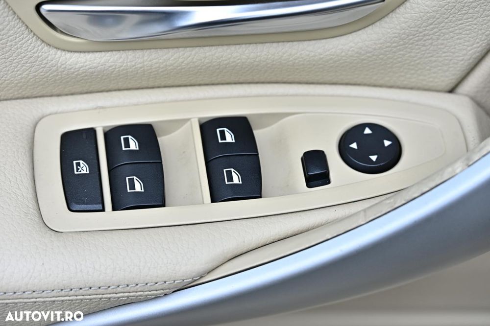 BMW Seria 3 320i Efficient Dynamics Edition - 24