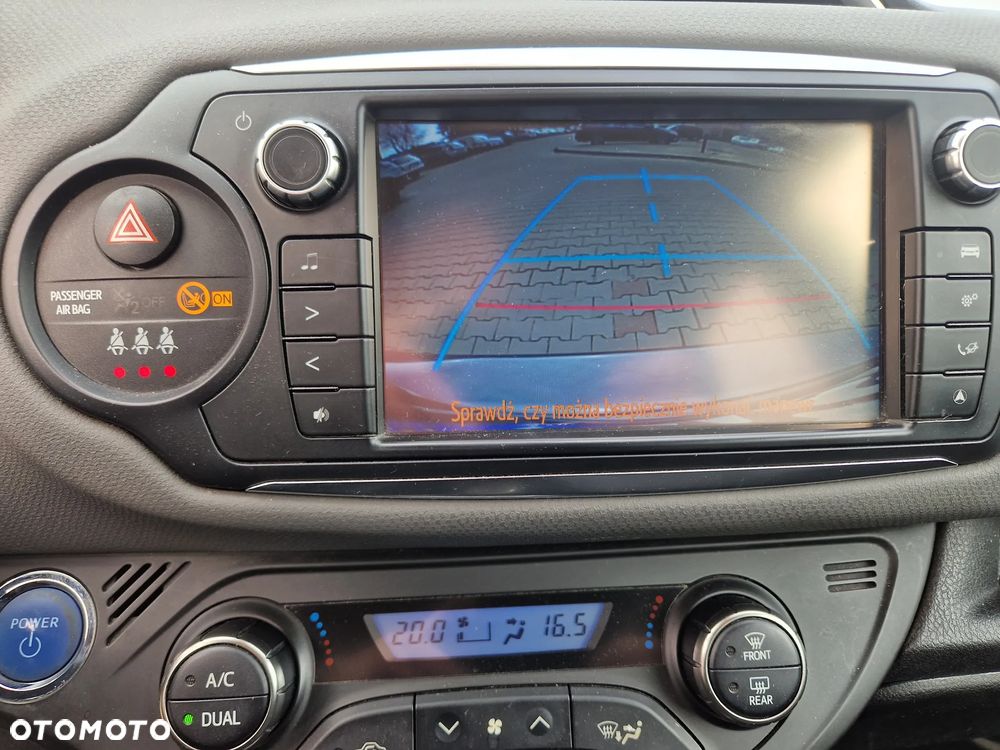 Toyota Yaris Hybrid 100 Premium - 4