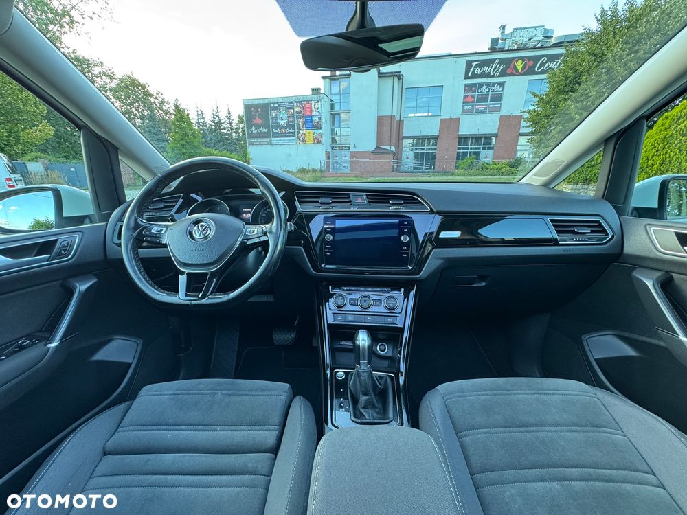 Volkswagen Touran - 11
