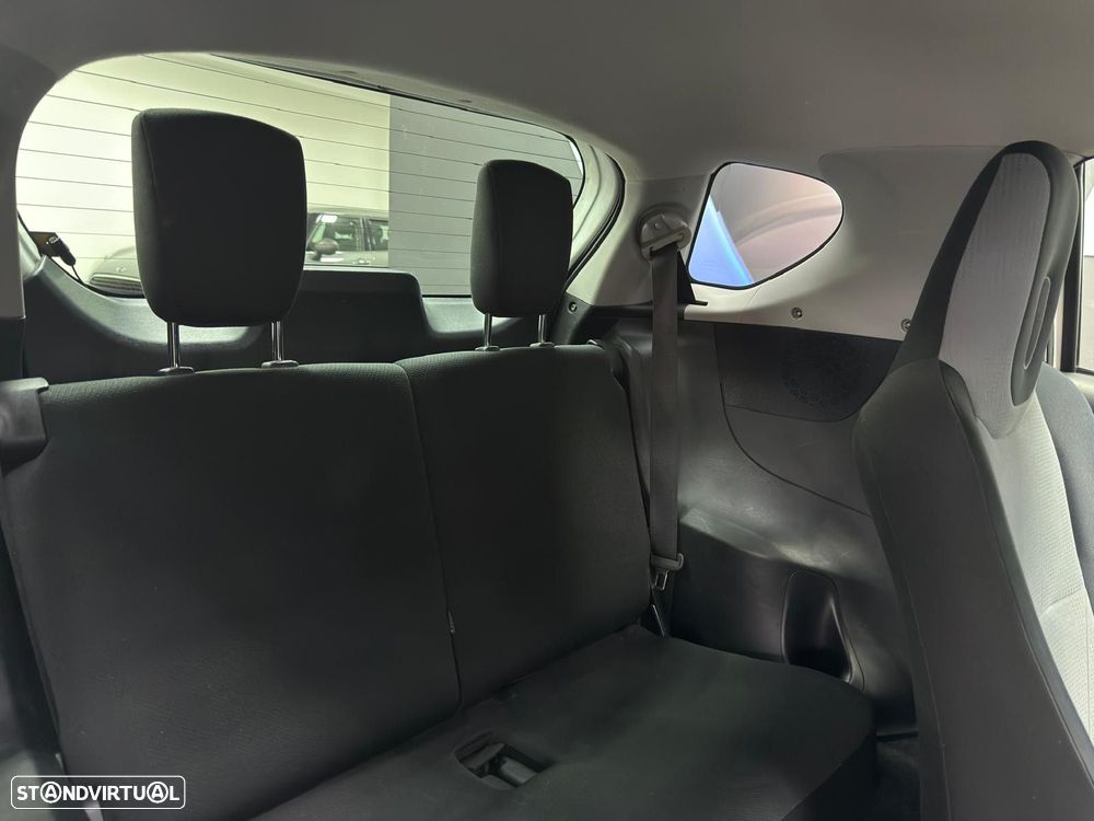 Toyota iQ 1.0 VVT-i Essential+AC - 24