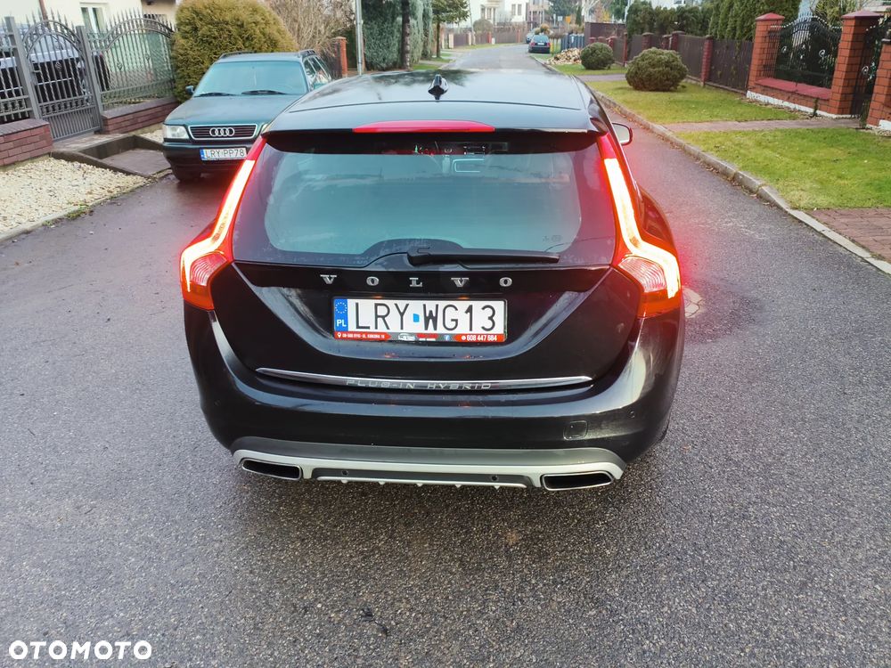 Volvo V60 D6 AWD Plug-in Hybrid R-Design Momentum - 20