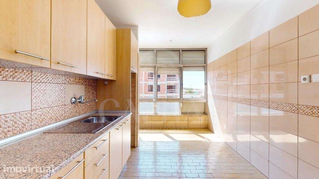 Apartamento T2 transformado em T3 | Excelente Estado | Arrecadação | V - Grande imagem: 3/44