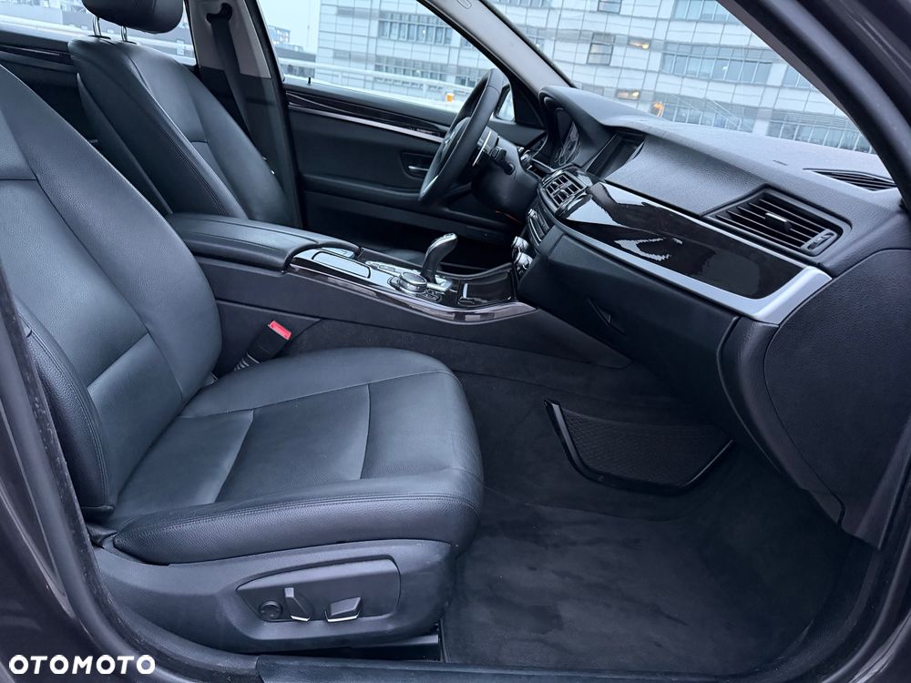 BMW Seria 5 528i xDrive - 16