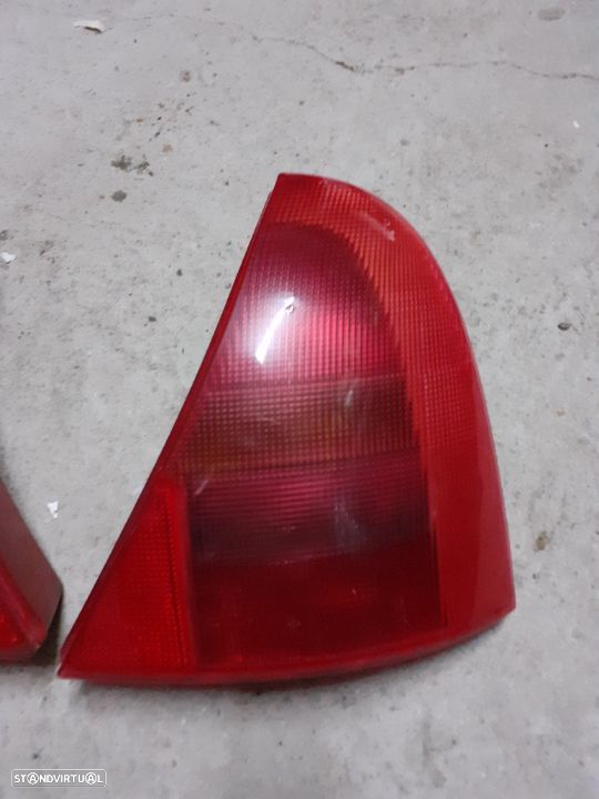 Farois traseiros renault clio ano 2000 - 3