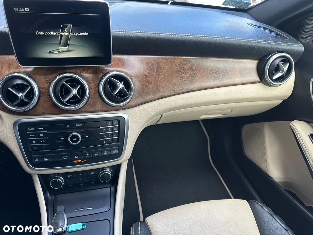 Mercedes-Benz GLA 250 4-Matic - 16