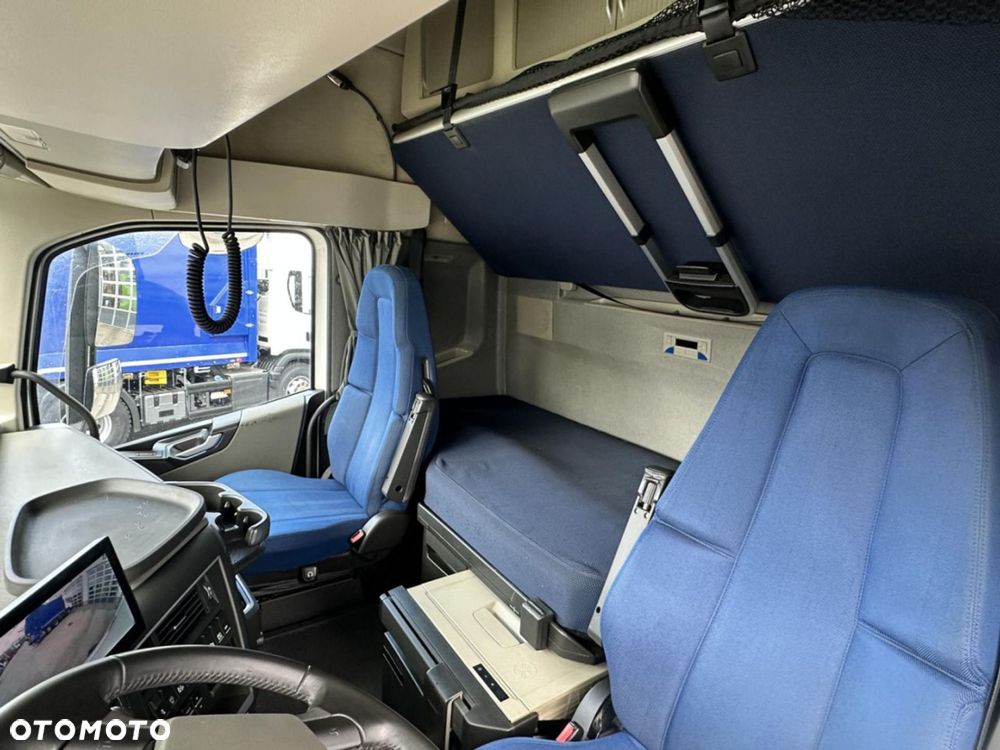Volvo FH 4X2 460 Globetrotter XL - 16