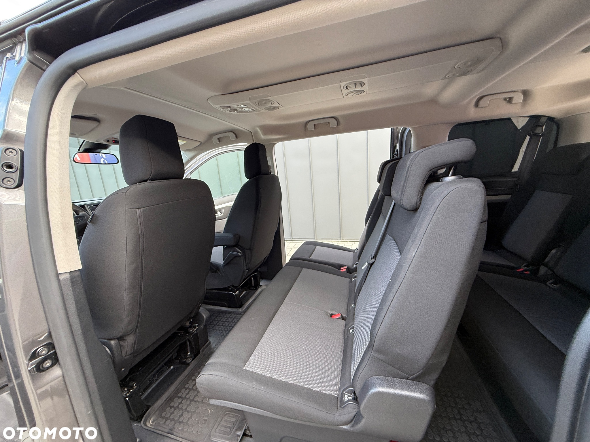 Peugeot Traveller 2.0 BlueHDi Standard Active - 17