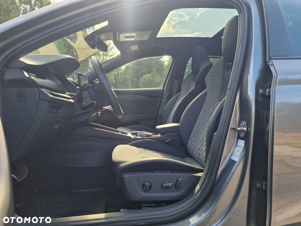 Skoda Octavia Combi 2.0 TDI DSG Sportline - 25