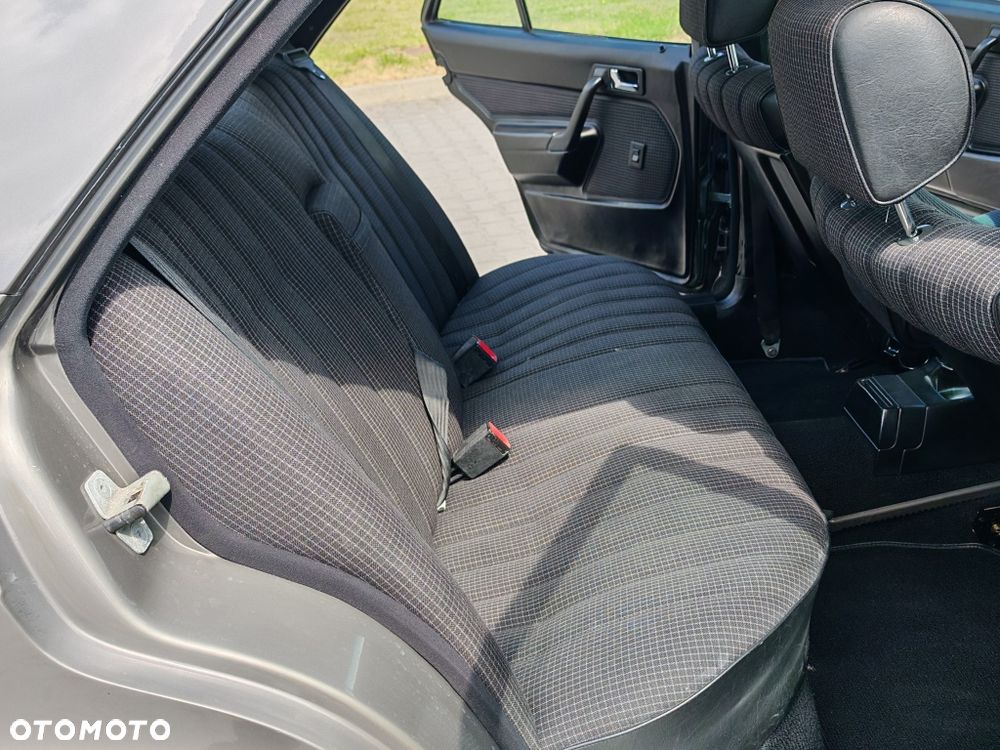 Mercedes-Benz W201 (190) - 7