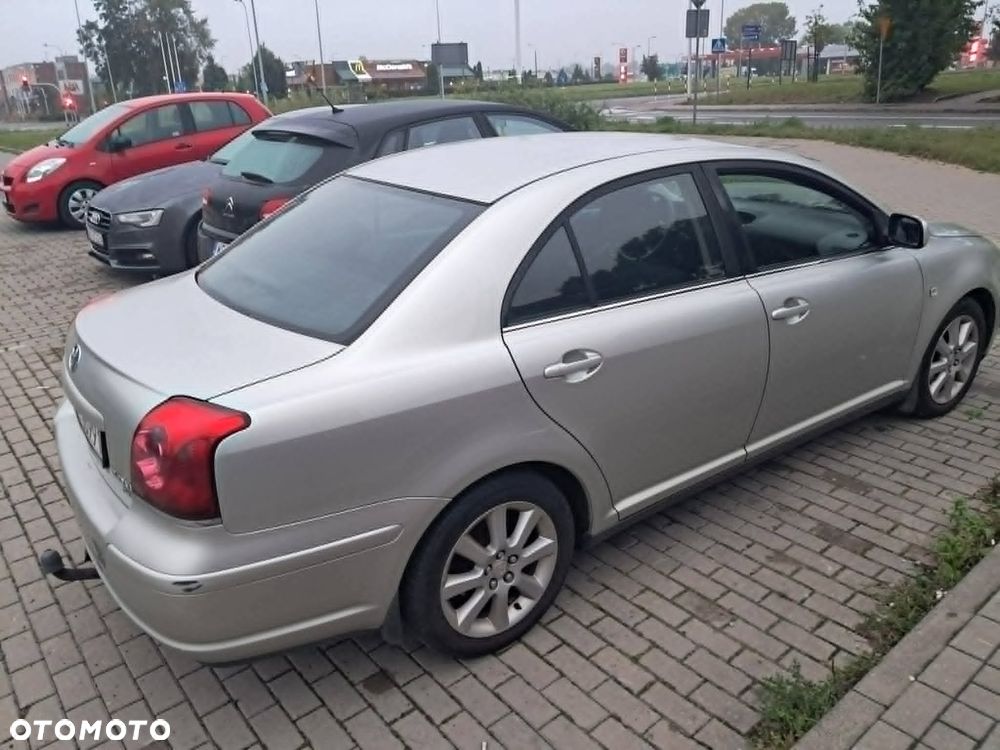 Toyota Avensis 2.0 D-4D Luna - 4