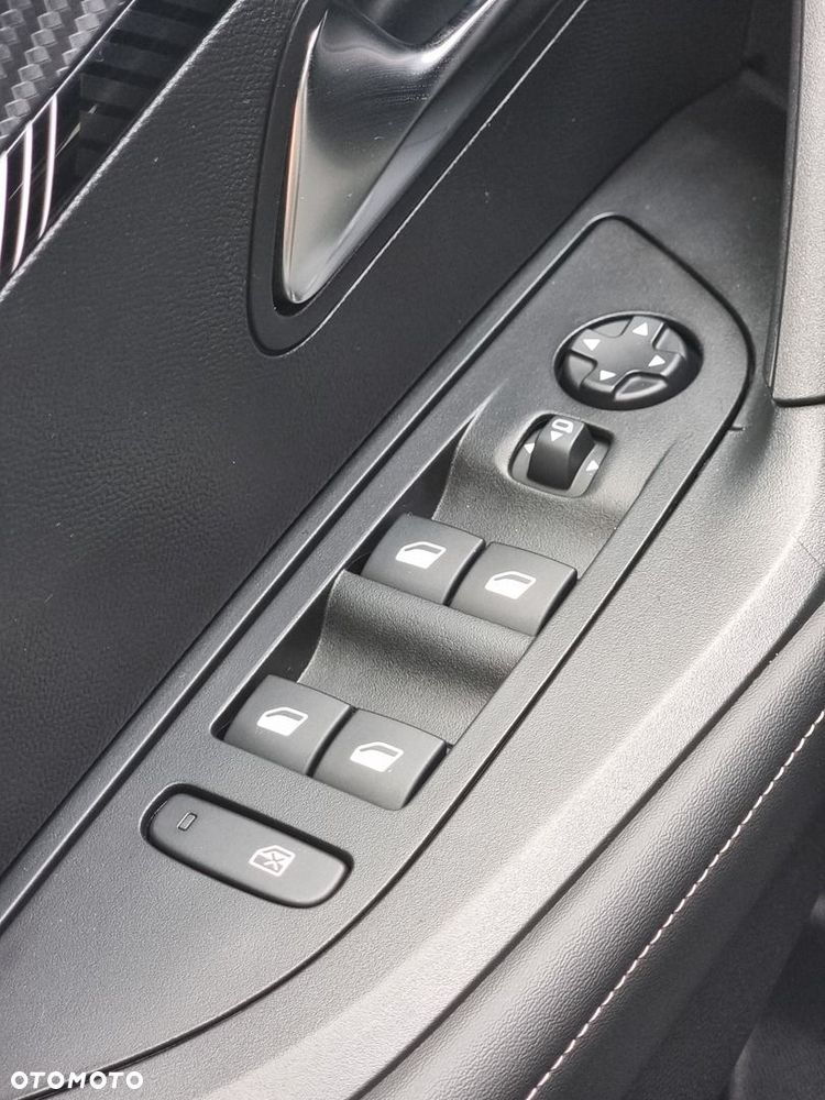 Peugeot 2008 1.2 PureTech Allure S&S EAT8 - 34