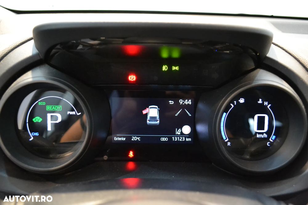 Toyota Yaris 1.5 VVT-i HSD Dynamic Plus Bi-tone - 11