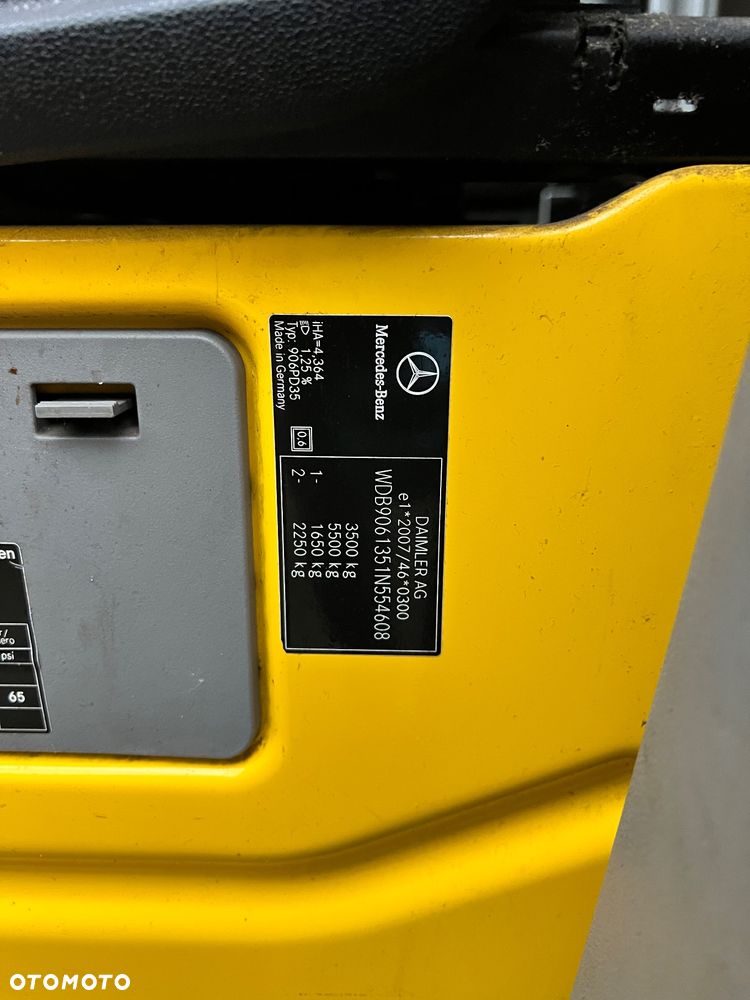 Mercedes-Benz Sprinter - 11