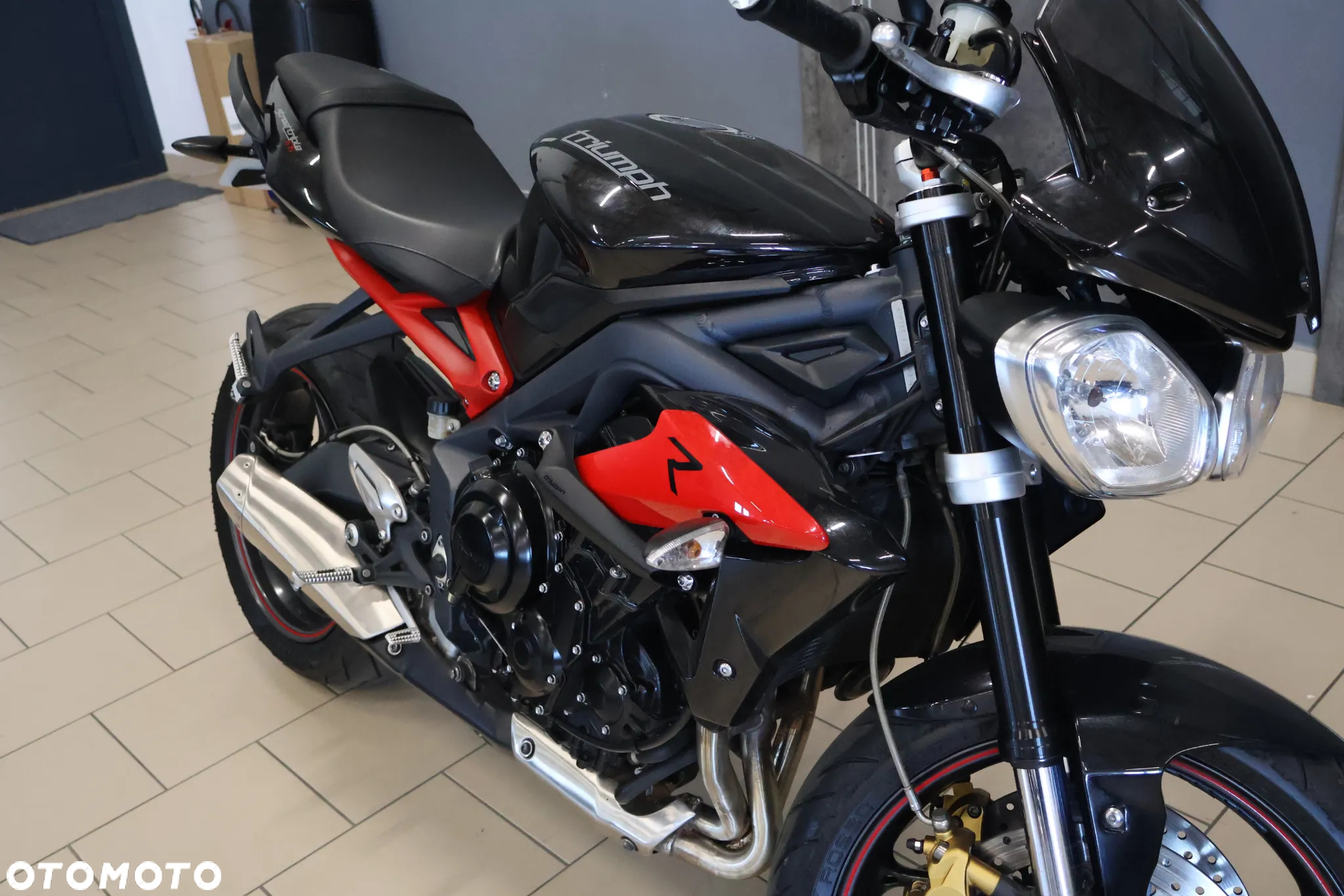 Triumph Street Triple - 10
