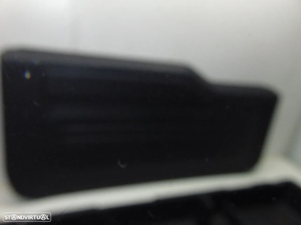 Mitsubishi Pajero caixa arrumos mala - 3