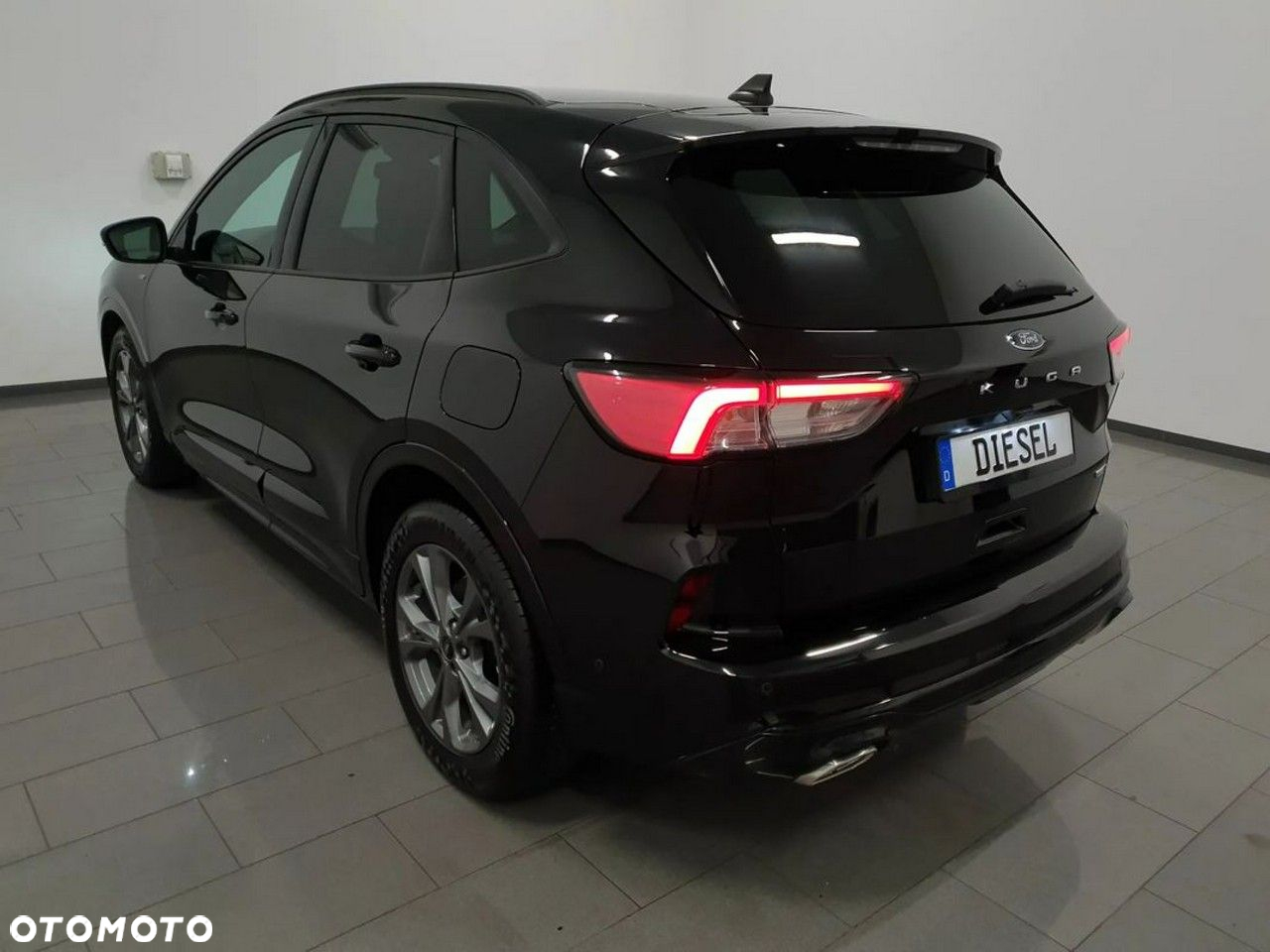 Ford Kuga 2.0 EcoBlue Hybrid ST-LINE X - 4