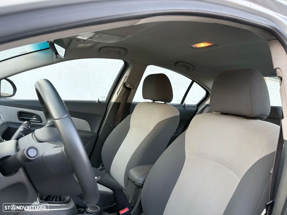 Chevrolet Cruze 1.6 LS - 19