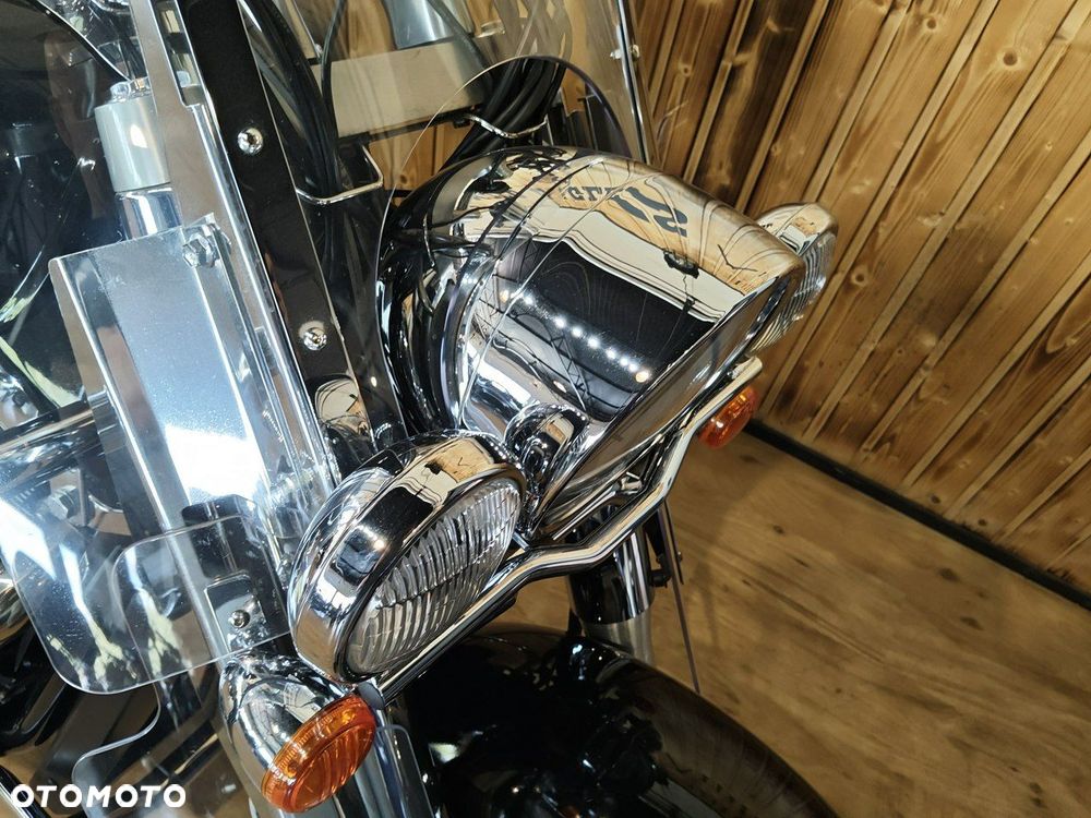 Suzuki Intruder - 10
