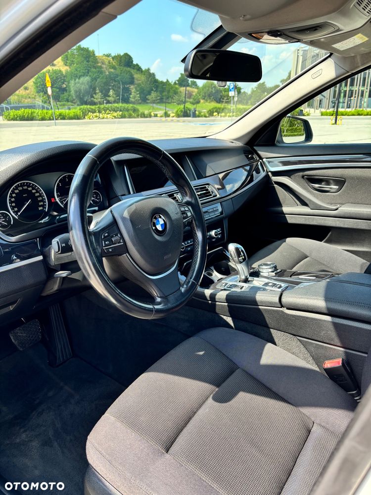 BMW Seria 5 520d xDrive - 17
